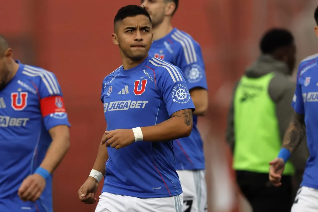 Nicolás Guerra no se quiere ir de la U a pesar de que se quedará sin espacio con la llegada de Eduardo Vargas. Foto: Photosport.