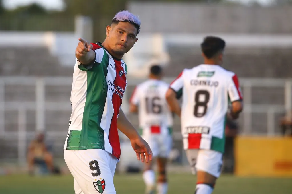 Maxi Salas anotó 18 goles y regaló ocho asistencias en 47 partidos por Palestino. (Sebastian Cisternas/Photosport).
