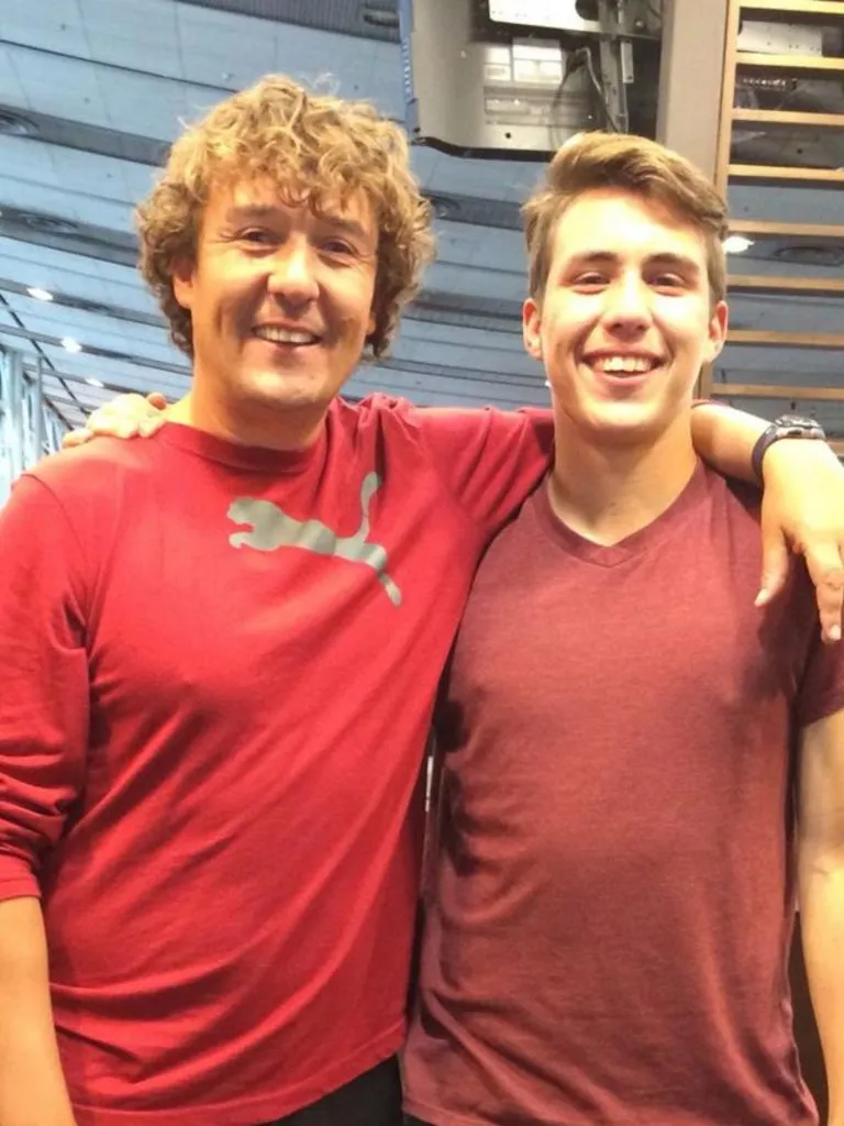 Fito Ovalle con uno de sus hijos mayores