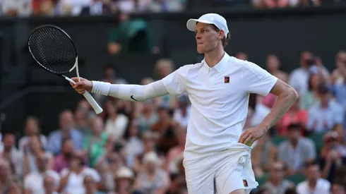 Jannik Sinner celebra su pasó a la final en Wimbledon