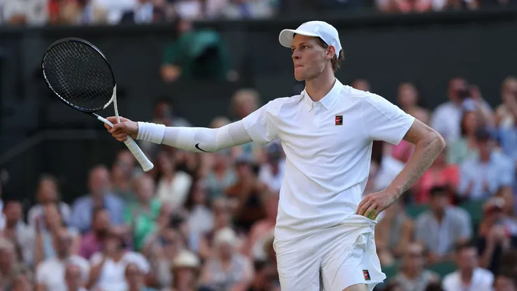 Jannik Sinner celebra su pasó a la final en Wimbledon