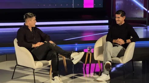 Históricos de Colo Colo y U. de Chile reviven el partido que marca a ambos equipos.