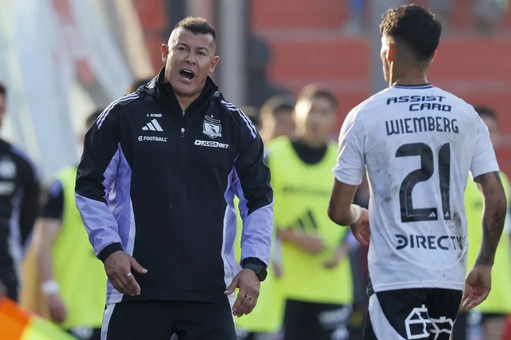 Almirón y Colo Colo llegan con mil y un problemas al Superclásico contra la U.