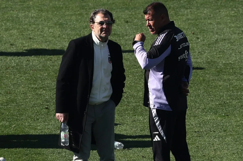 Mosa estuvo este viernes en el último entrenamiento de Colo Colo antes del Superclásico. En paralelo, la CMF está saltona con un millonario contrato de Blanco y Negro.