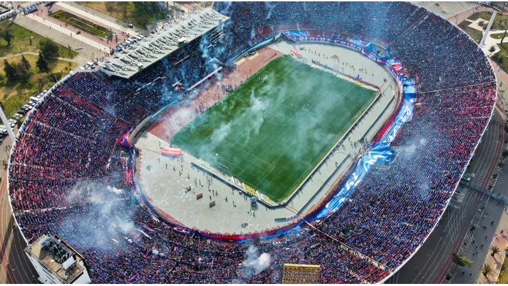 Las bombas de estruendo fueron permitidas en el Estadio Nacional.