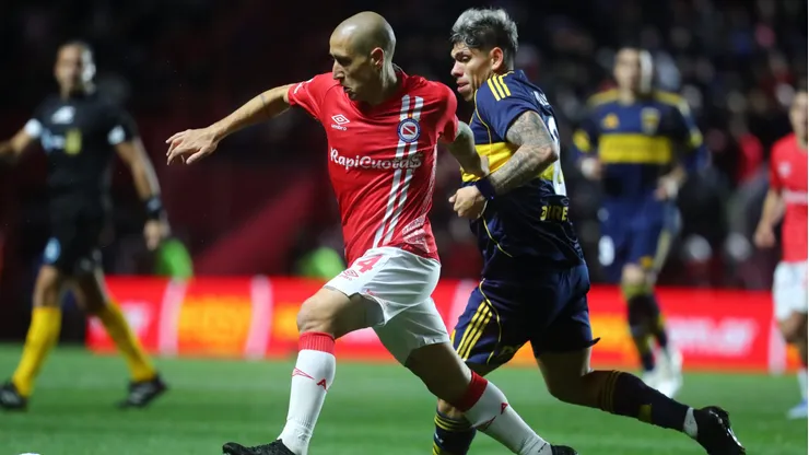 Carlos Palacios protagoniza la jugada que pudo cambiar el debut de Boca Juniors en el clausura argentino.