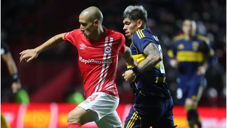Carlos Palacios fue titular en el inicio de la segunda parte del año en Boca Juniors a pesar de las críticas y no se lo perdonaron.