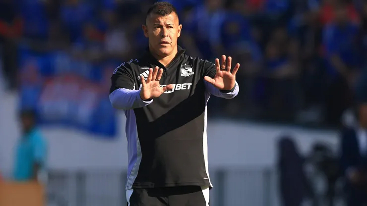 Jorge Almirón está cuestionado en Colo Colo.