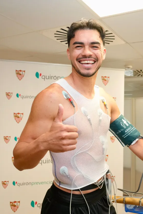 Gabriel Suazo en los exámenes médicos con el Sevilla. (Foto: CF Sevilla).