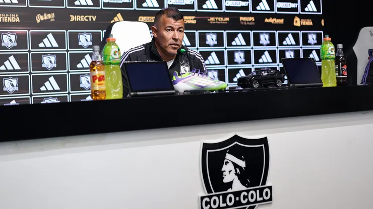 Jorge Almirón está muy cuestionado en su cargo.
