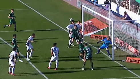 Este polifuncionar jugador de la selección chilena empezó la liga de Argnetina con un gol.