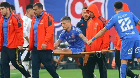 Charles Aránguiz salió del Superclásico con molestias y encendió alarmas en la U.
