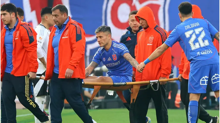 Charles Aránguiz salió del Superclásico con molestias y encendió alarmas en la U.