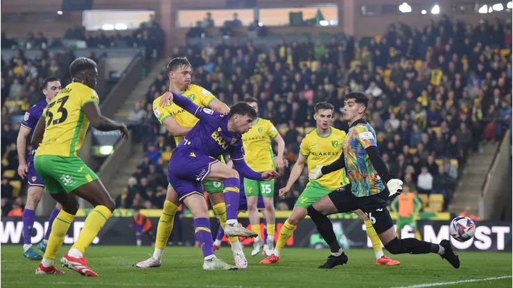 El portero del Norwich City registra importante marca en Europa.