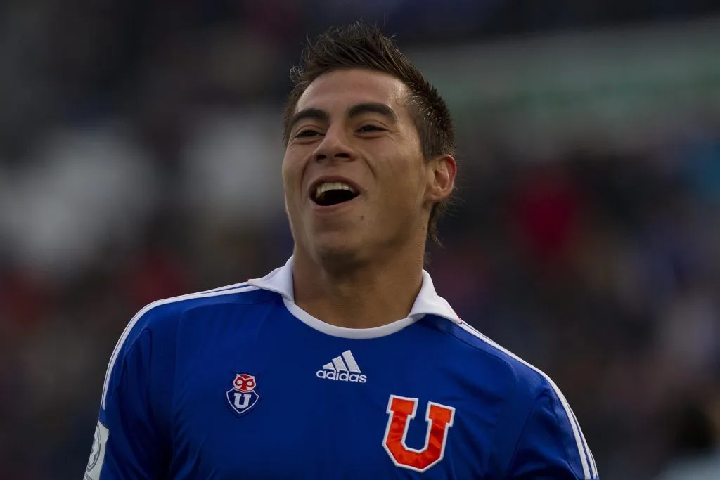 Eduardo Vargas se ve lejos en U de Chile. Foto: CLAUDIO REYES/PHOTOSPORT