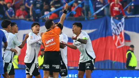 Esteban Pavez recibió un golpe y terminó expulsado en Colo Colo.