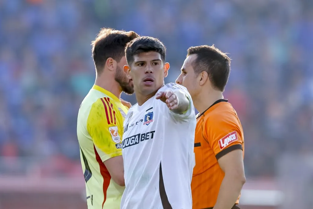 Esteban Pavez terminó expulsado pese a ser quien recibió una agresión en Colo Colo. Foto: Photosport.