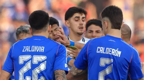 Esteban Pavez se fue expulsado pese a recibir un manotazo de Marcelo Díaz.