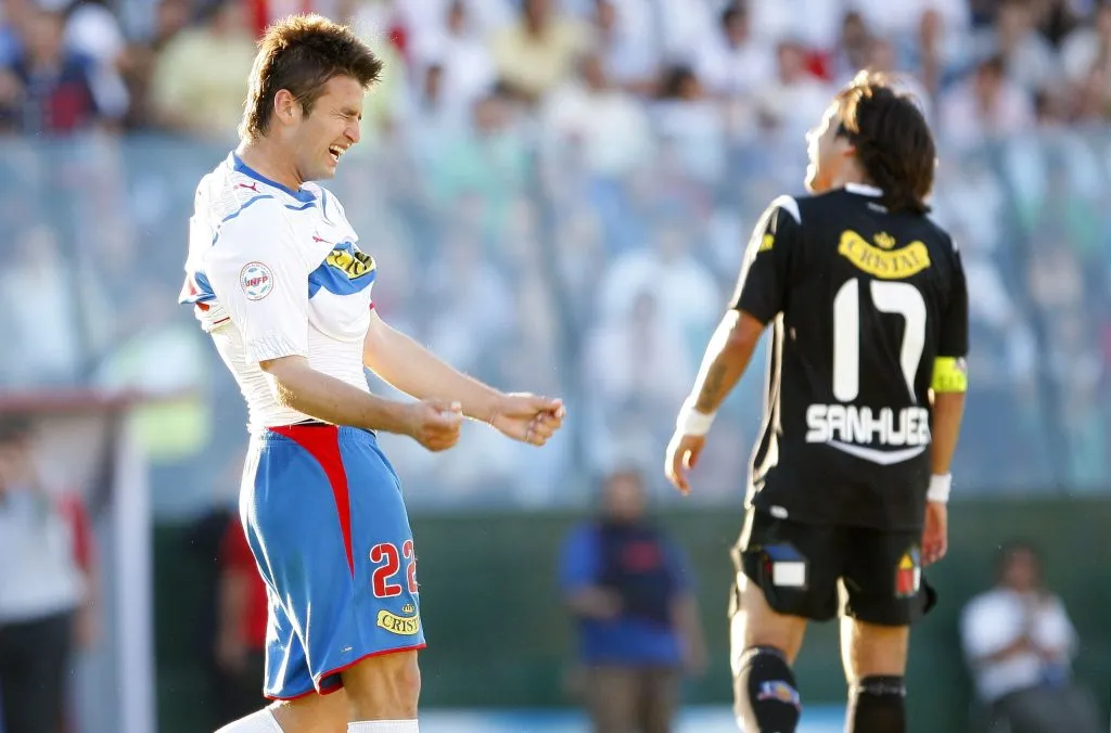 Roberto Gutiérrez llegó a la final junto a la UC en el Torneo Clausura 2009, pero el Colo Colo de Tocalli gritó campeón. (ANDRES PINA / PHOTOSPORT)
