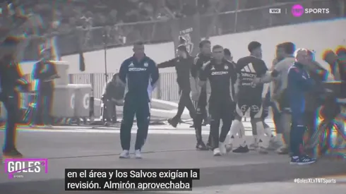 El momento en que Jorge Almirón va donde Álvarez.