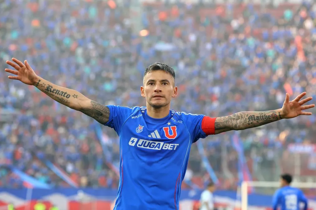 Charles Aránguiz aleonó a sus compañeros a ir con todo antes del Superclásico. Foto: Jonnathan Oyarzun/Photosport