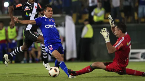 Eduardo Vargas entrena en Nacional pero no tiene equipo.