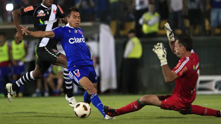 Eduardo Vargas entrena en Nacional pero no tiene equipo.