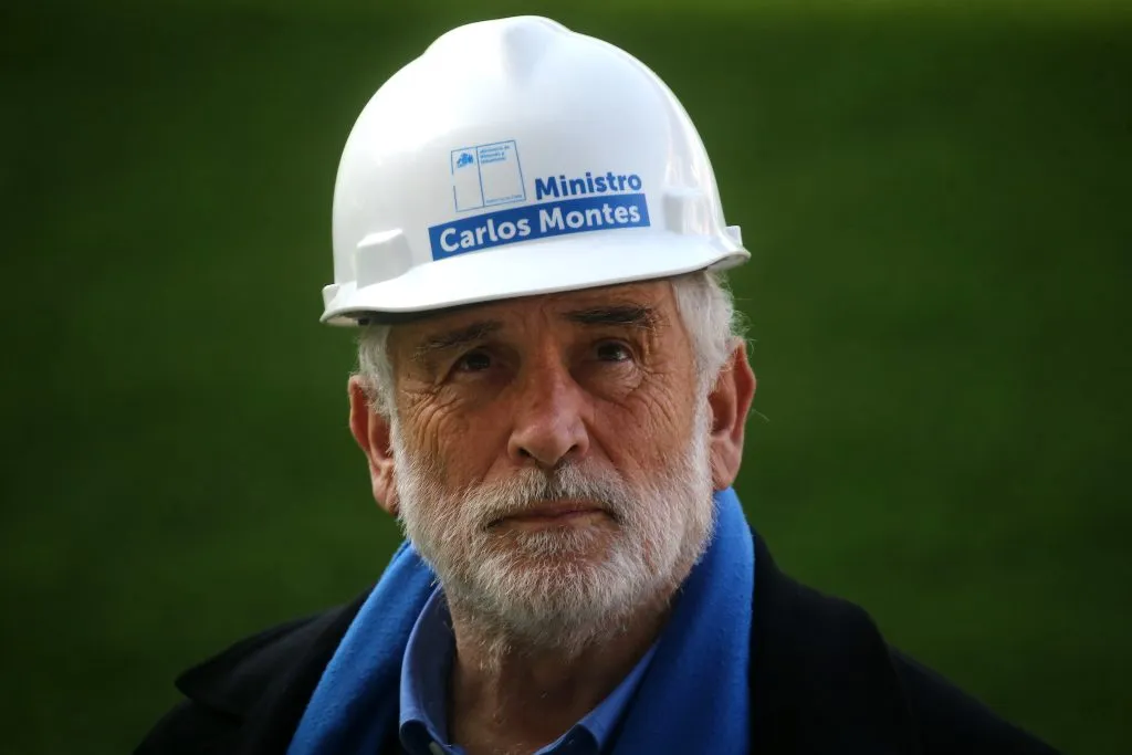 Carlos Montes y un palito a la U. Foto: Javier Salvo/Photosport