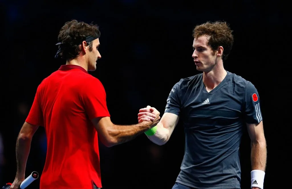Roger Federer saluda a Andy Murray tras derrotarlo en las ATP Finals 2012 (Getty Images).