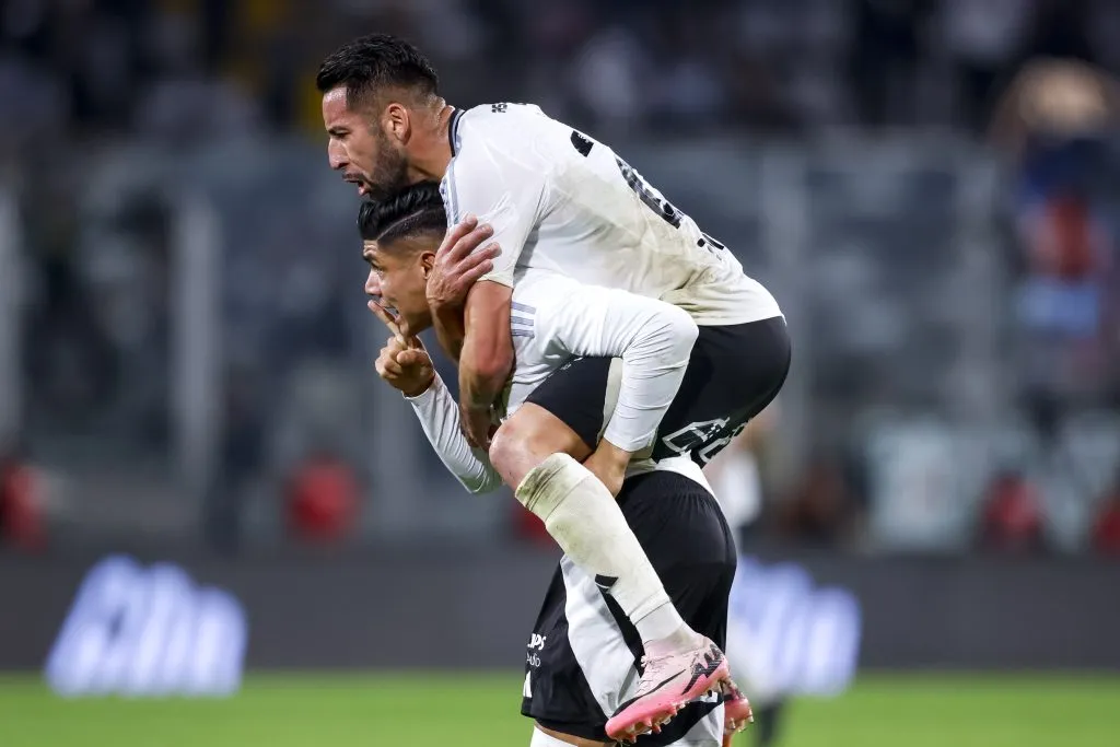 Mauricio Isla y Claudio Aquino están en duda en Colo Colo para el choque con Deportes La Serena. Foto: Photosport.