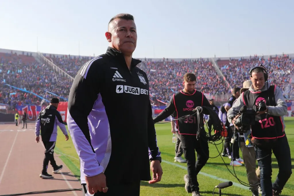 Jorge Almirón vivió un polémico Superclásico. Foto: Felipe Zanca/Photosport