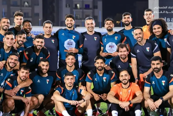 Ehab Abu Jazar junto a la selección de Palestina