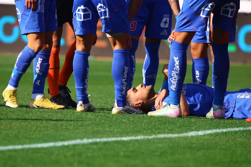 Nicolás Ramírez estuvo a nada de ser operado, pero finalmente no será necesario y volverá pronto en la U. Foto: Photosport.