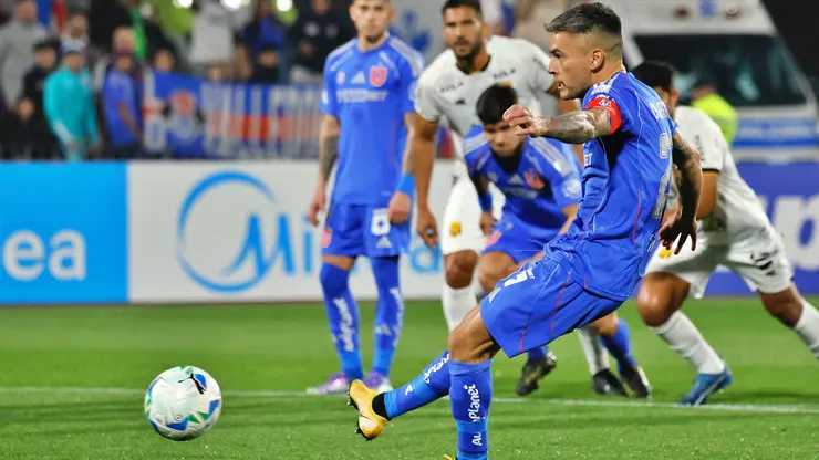 Charles Aránguiz acertó su 23° penal con la camiseta de la U.