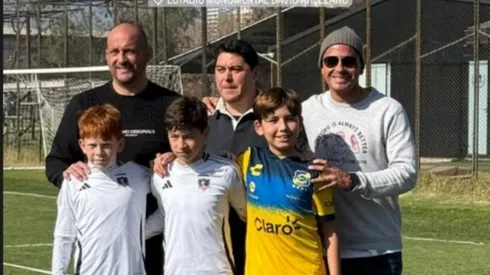 Tres emblemas de Colo Colo junto a sus hijos