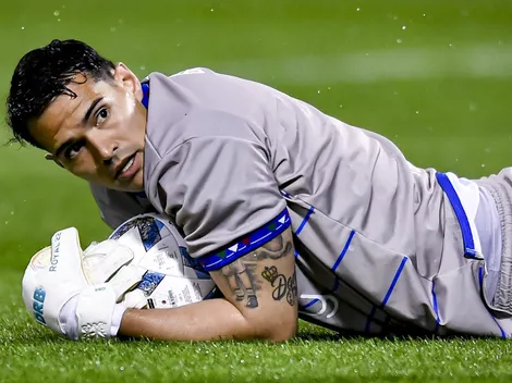 Es refuerzo de lujo, sus hinchas se burlan de él y el DT lo defiende