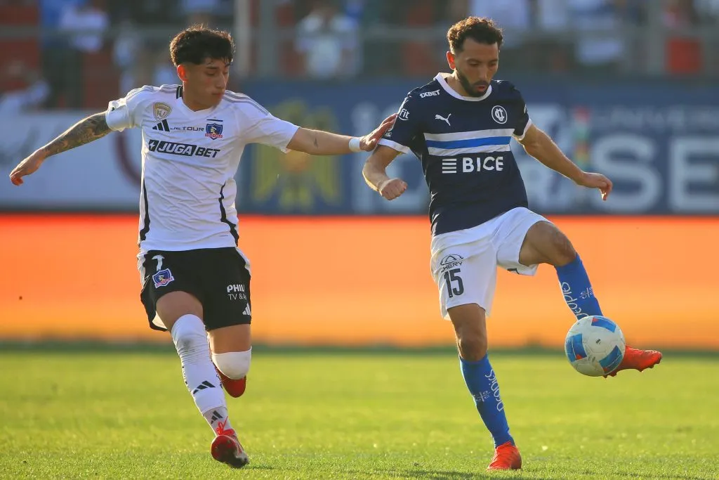 Francisco Marchant en un duelo ante el Cimbi Cuevas: la UC venció 2-0 a Colo Colo. (Dragomir Yankovic/Photosport).