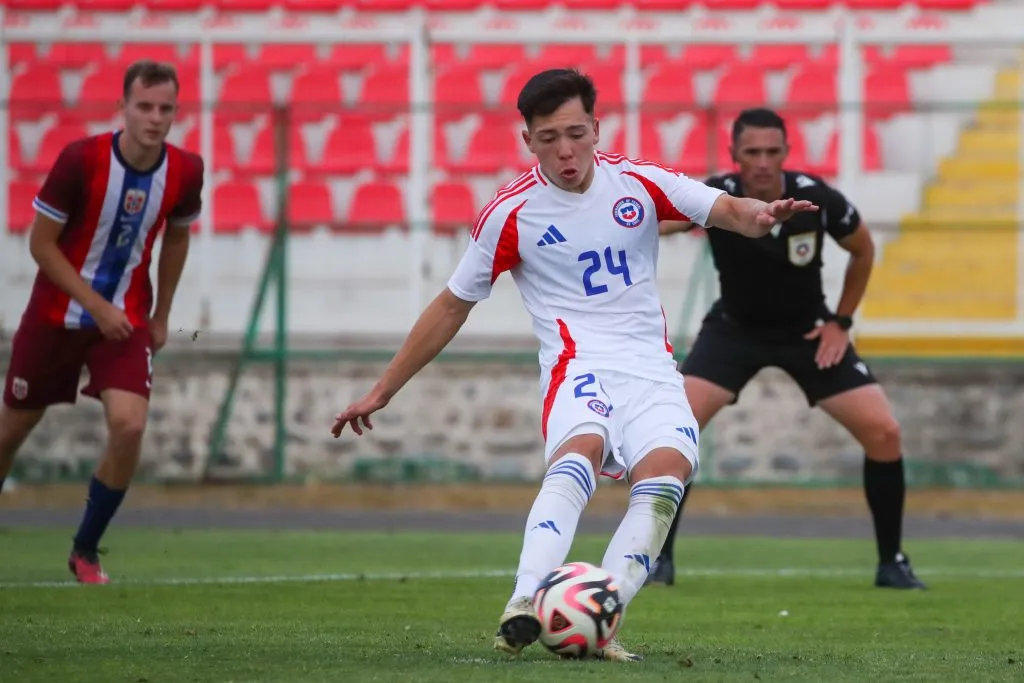Leandro Hernández en acción por la Roja Sub 20 ante Noruega. (Jonnathan Oyarzun/Photosport).