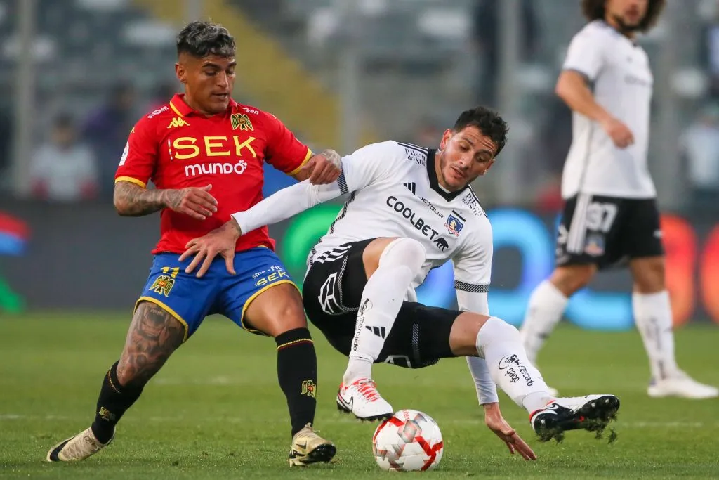 Gonzalo Castellani enfrenta la marca del Chipi Frías en un duelo entre Colo Colo y Unión Esoañola. (Jonnathan Oyarzun/Photosport).
