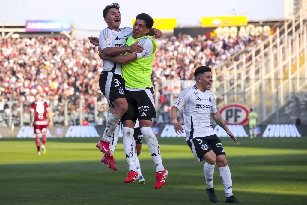 Así festejó Vicente Pizarro junto a Salomón Rodríguez su segundo gol ante La Serena. (Pepe Alvujar/Photosport).