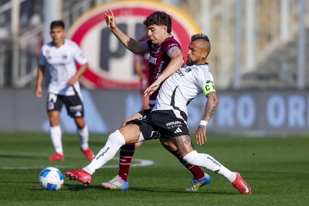 Arturo Vidal regresó a las canchas con Colo Colo luego de dos fechas castigado. Foto: Pepe Alvujar/Photosport