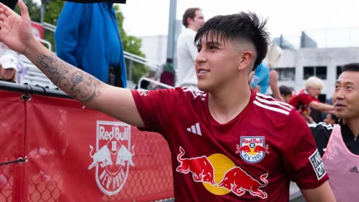 Marcelo Morales no ha logrado convencer en la MLS pero aprovecha para tomarse fotos con sus ídolos.