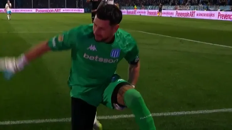 La lesión de Arias en el partido de Racing.
