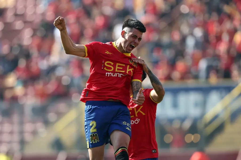 Kevin Contreras celebra su primer gol como profesional