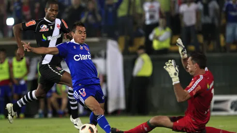 Eduardo Vargas sigue a la espera de una definición con la U.