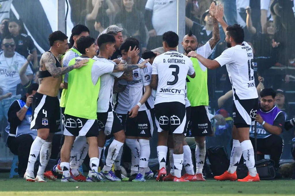 Colo Colo sueña con lograr una nueva remontada en el torneo. Foto: Photosport.