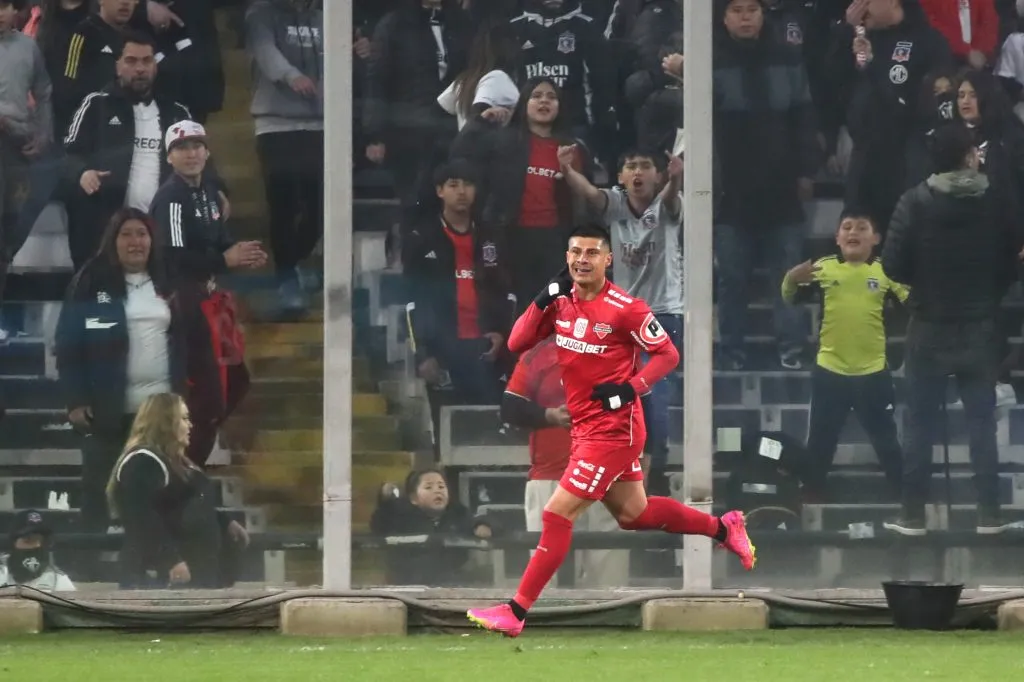 Rubio festejando ante Colo Colo, su segunda víctima favorita. Imagen: Photosport
