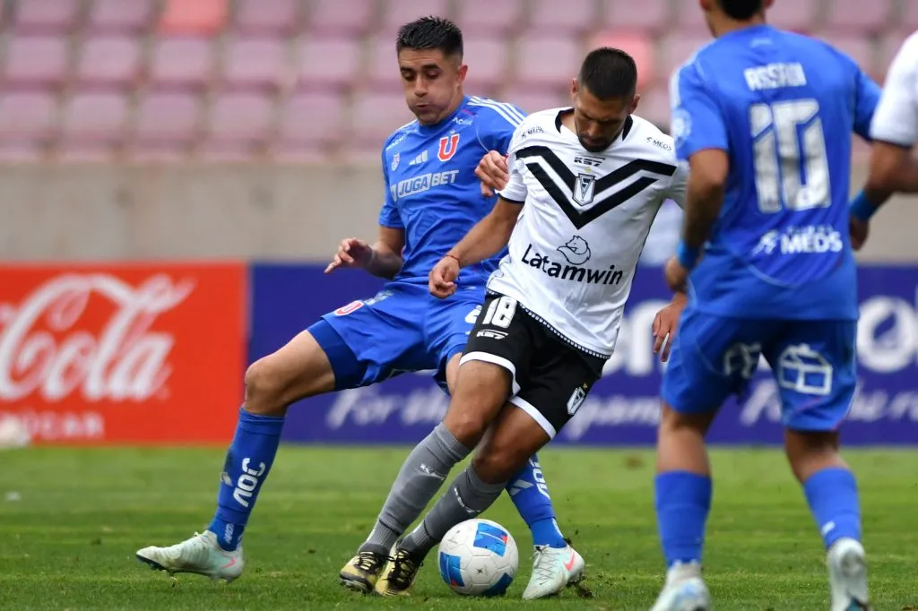 Ignacio Tapia no ha logrado jugar en U de Chile. Foto: Alejandro Pizarro Ubilla/Photosport