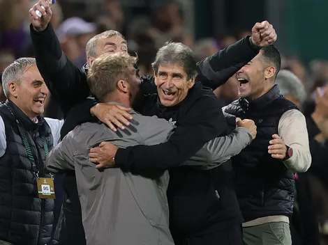 Pellegrini feliz por la noticia que le da el presidente del Betis