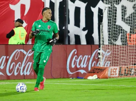 Colo Colo se salvó: Newell's destrozó a Navas por polémica salida